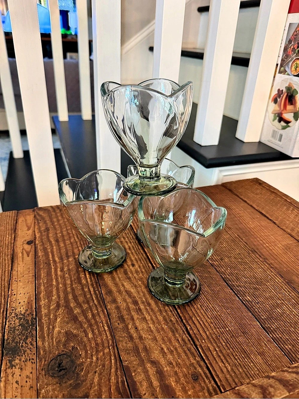 Set of 4 Vintage-style Clear & Green Tulip Glasses/Bowls